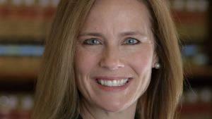 Tre av nio domare är kvinnor. Ska Amy Coney Barrett bli den fjärde? porträttnärbild av Amy Coney Barrett.