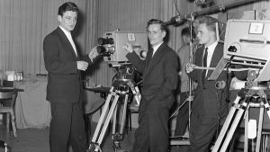 Kolme miestä ja kameroita 1950-luvun lopun studiossa