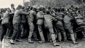Polisen drabbar samman med strejkande gruvarbetare i Warwickshire i Storbritannien 1984. Polisen drabbar samman med strejkande gruvarbetare i Warwickshire i Storbritannien 1984.