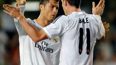 Cristiano Ronaldo och Gareth Bale firar walesarens första mål i vitt.
