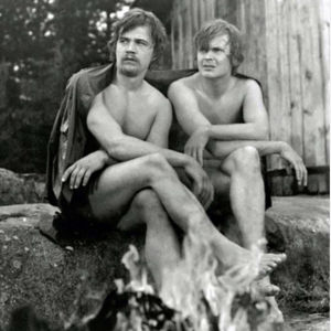 Juha Hyppönen ja Heikki Kinnunen elokuvassa Aatamin puvussa... ja vähän Eevankin (1971).