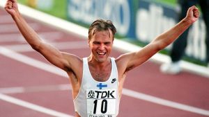 Valentin Kononen vann VM-guld på 50 km i Göteborg 1995. Valentin Kononen jublar.