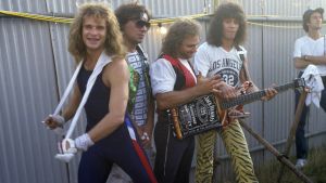 David Lee Roth, Alex Van Halen, Michael Anthony ja Eddie Van Halen Donington Rock Festivalilla 1984.