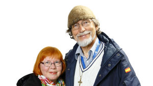 Marjatta ja Mauri Tahvanainen hymyilevät ennen putkiremonttia.