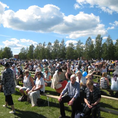 Päiväseuroihin hiljentyi yli 12 000 seuravierasta.