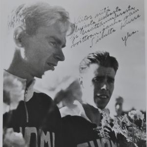 "Tack för den starka tilliten och tron på seger som du gav mig, Kurre" – Yka Kurt Wires och Yrjö Hietanen på prisutdelning vid OS 1952 i Helsingfors.
