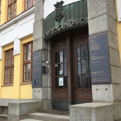 Mikkelin kaupungintalon ovi