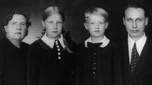 Irene, Eeva-Maija, Paavo ja August Tammekann vuonna 1940. Tammekannien perhe