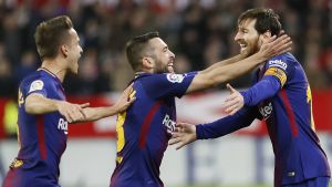 Glädjeyra när nyheten om Pallo-Pojat Juniorit-förstärkning når spelarna i Barça. FC Barcelona firar med Lionel Messi.