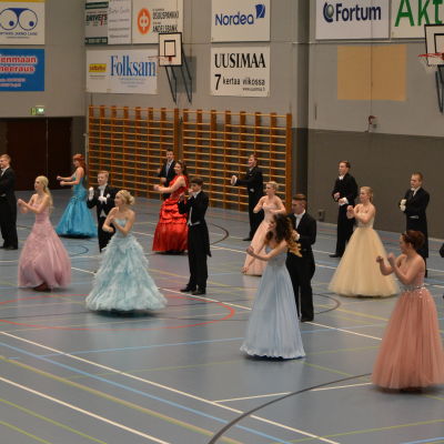 De gamlas dans i Lovisa.