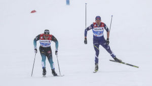 I senaste VM-stafetten förlorade Perttu Hyvärinen mot Richard Jouve. I senaste VM-stafetten förlorade Perttu Hyvärinen mot Richard Jouve på upploppet.
