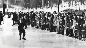 Clas Thunberg har fem OS-guld – endast sex vinteridrottare har fler. Thunberg är också femfaldig världsmästare och fyrfaldig Europamästare i hastighetsåkning på skridsko. Clas Thunberg, 1930.