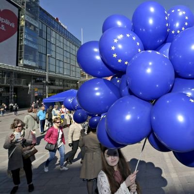 Eurooppa-päivän viettoa Narinkkatorilla Helsingissä.