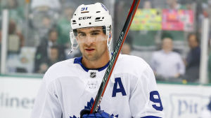 John Tavares representerar för första gången Toronto Maple Leafs. John Tavares representerar för första gången Toronto Maple Leafs.