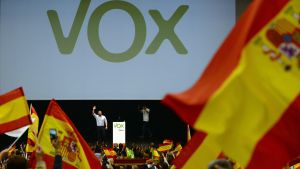 Ytterhögerpartiet Vox och dess ledare Santiago Abascal Vox-anhängare och Santiago Abascal