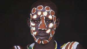 Etiopialainen Korkodi on yksi 2020:sta Human-elokuvaan haastatellusta ihmisestä.