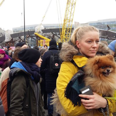 Demonstration mot avvisningar av afghanska flyktingar. Medborgartorget i Helsingfors.