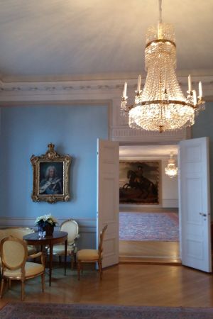 Gott om plats i de fina salongerna i Sveriges ambassad i Helsingfors. Interiör från Sveriges ambassad i Helsingfors