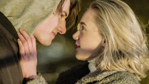 Noora må stämma in på en flera skönhetsideal, men det gör henne inte till en platt karaktär, tycker Marianne. William och Noora från tv-serien Skam.