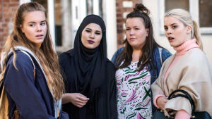 Vänskapen i norska succéserien Skam kan du fortfarande ta del av på Yle Arenan. Se till exempel de i december 2018 publicerade bloopers-avsnitten. Eva, Sana, Chris ja Vilde draamasarjassa Skam.