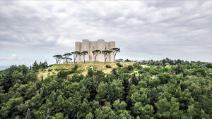 Castel del Monte, normannien linna Armiassa Castel del Monte, normannien linna Armiassa Italiassa. Kuva sarjasta Ellan matkassa