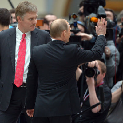 Dmitri Peskov och Vladimir Putin.