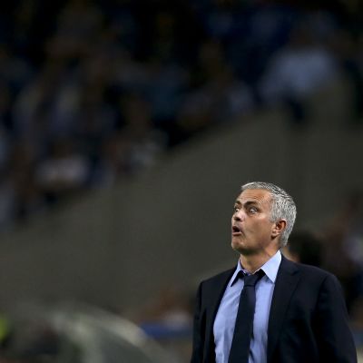 Jose Mourinho kentän laidalla.