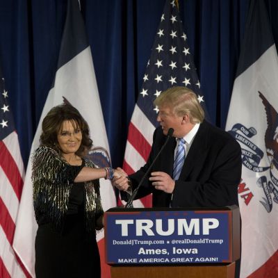 Sarah Palin deklarerar sitt stöd för Donald Trump på ett valmöte i Iowa 19.1.2015