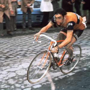 En av tidernas största cyklister, Eddy Merckx, bilden tagen under tävlingen 1972. Merckx hade smeknamnet "The Cannibal" eftersom han tuggade sönder allt motstånd. En av tidernas största cyklister, Eddy Merckx, bilden tagen under tävlingen 1972. Merckx hade smeknamnet "The Cannibal" eftersom han tuggade sönder allt motstånd.