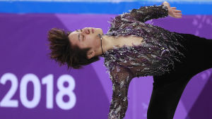 Shoma Uno var säkrast av herrarna i lagtävlingens kortprogram i Gangneung Ice Arena. Konståkaren Shoma Uno på isen i Pyeongchang.