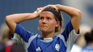 Jessica Julin ligger med sina 118 landskamper fyra i alla tiders statistik i Finland. Jessica Julin i EM 2005.