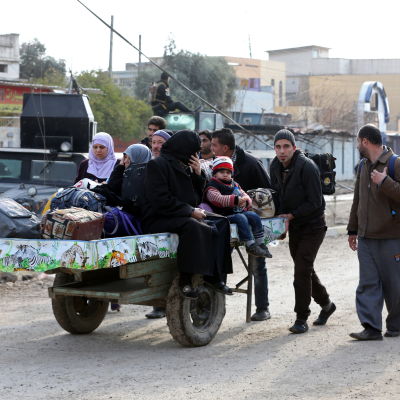 En irakisk familj på flykt undan striderna i Mosul 8.1.2017