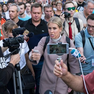Fjodor Hudokormov kuvaa oppositiopoliitikko Ljubov Sobolia.