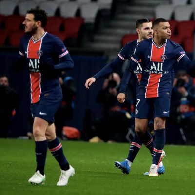 Kylian Mbappe teki neljä maalia Barcelona-sarjassa