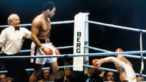 The great black hope. Muhammad Ali i en match mot Richard Dunn i maj 1976. Ammattinyrkkeilyn raskaansarjan maailmanmestaruusottelu, Muhammad Ali (Cassius Clay) ja Richard Dunn ottelevat.