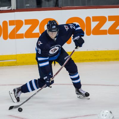 Patrik Laine laukoo.