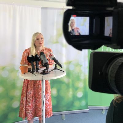 Maria Ohisalo Vihreiden tiedotustilaisuudessa.