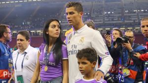 Stjärnan tillsammans med flickvännen Georgina Rodriguez och sonen Cristiano Ronaldo Junior efter Champions League-finalen den 3 juni. Cristiano Ronaldo tillsammans med flickvännen Georgina Rodriguez och sonen Cristiano Ronaldo Junior efter Champions League-finalen den 3 juni.