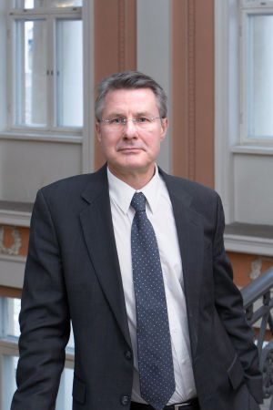 Kalle Saksela är professor i virologi vid Helsingfors universitet. Professor Kalle Saksela