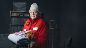 Kari Varjonen jobbar som frivillig inom Röda korset Kari Varjonen jobbar som frivillig för Röda korset