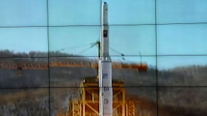 Nordkorea skjöt i december år 2012 upp en satellit i omlopp kring jorden med rymdraketen UNHA-3. Omvärlden betraktade satellituppskjutningen som ett bannlyst missiltest Nordkorea skjöt i december år 2012 upp en satellit i omlopp kring jorden med rymdraketen UNHA-3. Omvärlden betraktade satellituppskjutningen som ett bannlyst missiltest