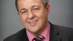 Stefan Håkans säger att VF kämpar på de mindre orterna. Stefan Håkans (VF) kandiderar i Vasa valkrets.