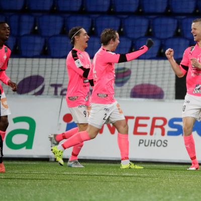 Juho Mäkelä (oik.) teki HIFK:lle kaksi maalia