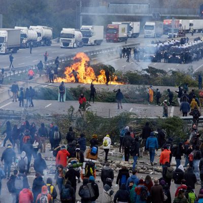 Vägen AP-7 i Girona i norra Spanien blockeras 13.11.2019