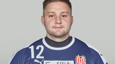 Personporträtt av handbollsmålvakten Theodotos Christou, iklädd BK-46:s spelartröja.