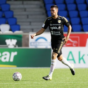 Marc Vales i SJK-dress. Marc Vales har förlängt sitt kontrakt med SJK.