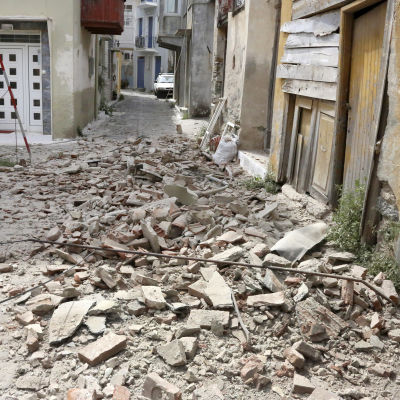 En del byggnader i Plomari på den grekiska Lesbos fick skador men det har inte rapporterats om offer vare sig i Grekland eller Turkiet