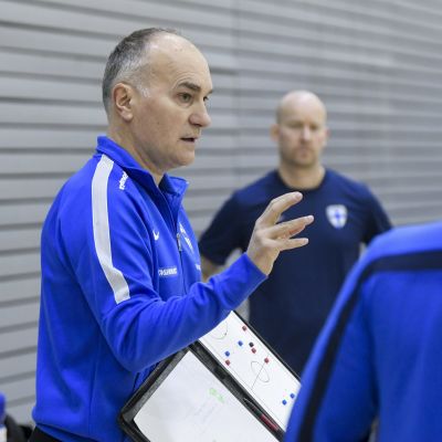 Mico Martic (vas.) miesten futsalmaajoukkueen päävalmentaja