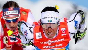 Charlottes Kallas insats på den tredje sträckan mot Astrid Jacobsen var starkt bidragande till att Sverige vann VM-stafettguld i Seefeld 2019. Charlottes Kallas insats på den tredje sträckan mot Astrid Jacobsen var starkt bidragande till att Sverige vann VM-stafettguld i Seefeld 2019.