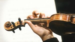 Förutom klassisk musik blir det också andra musikstilar under Sibeliusdagarna 2021 (illustrerande arkivbild). Violin